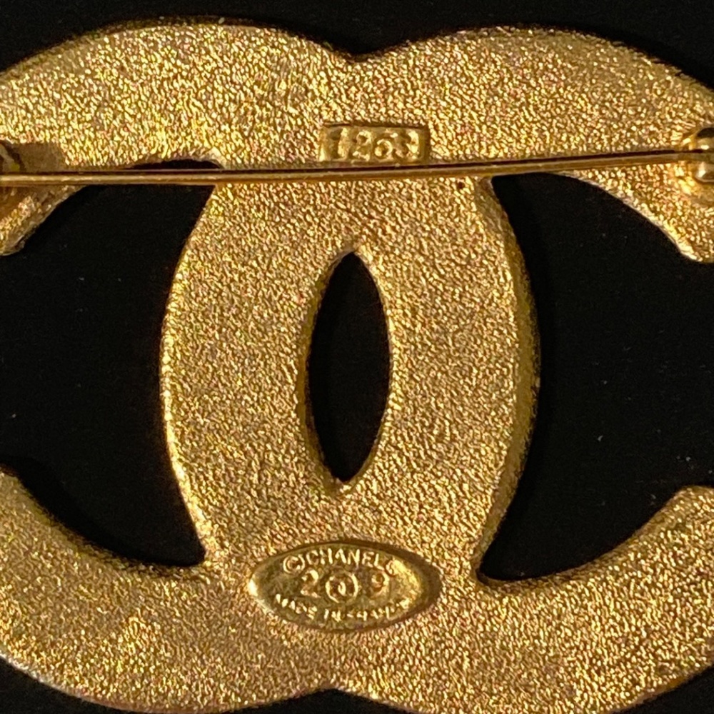 Rare Vintage Chanel Brooch (Jennie from Blackpink wore it) - Picture 7 of 11